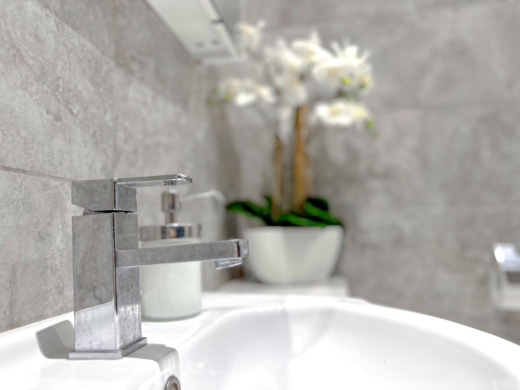 Contemporary And Cosy Birmingham Apartment- Free Parking & Wi-Fi エクステリア 写真