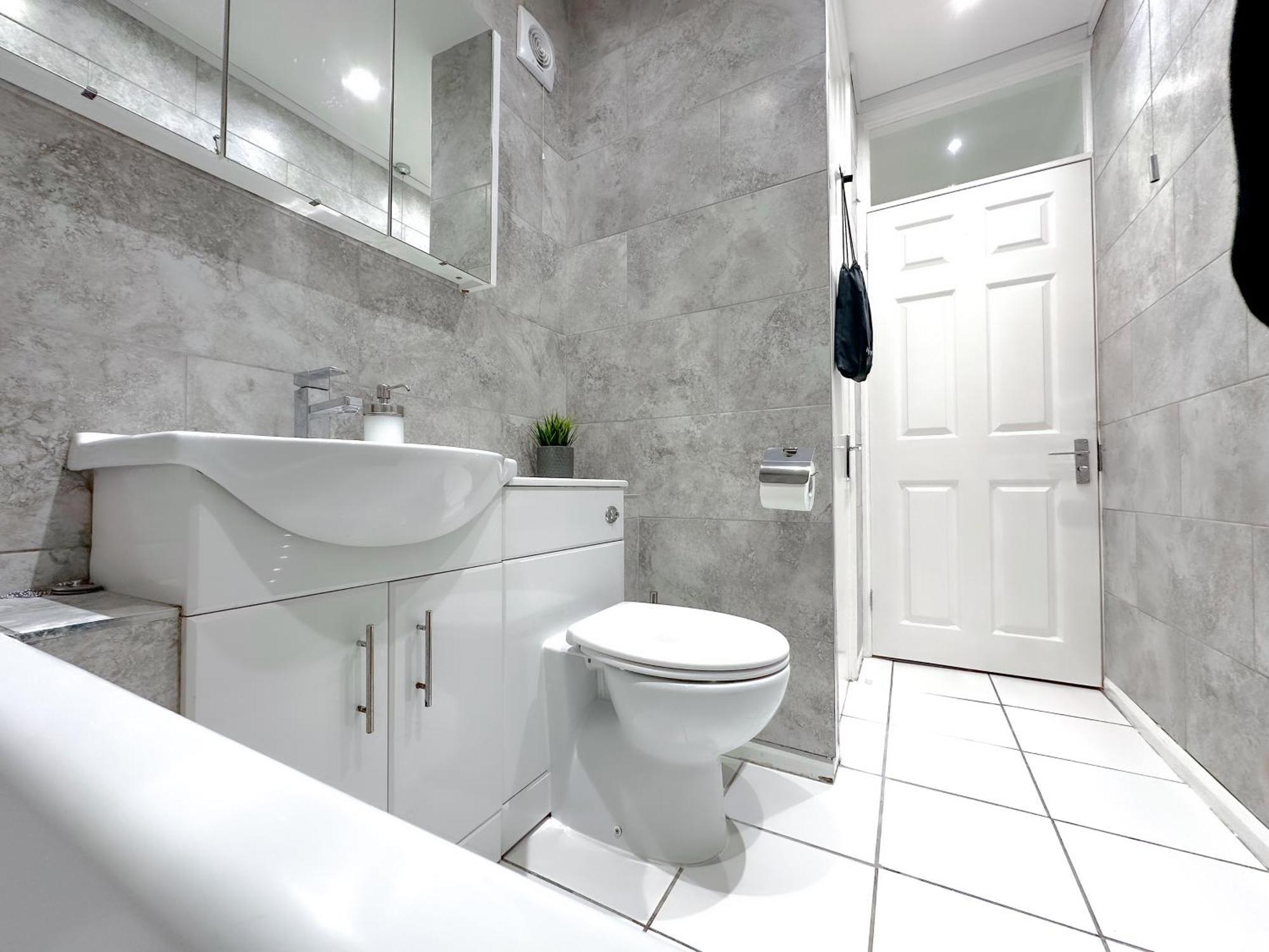 Contemporary And Cosy Birmingham Apartment- Free Parking & Wi-Fi エクステリア 写真